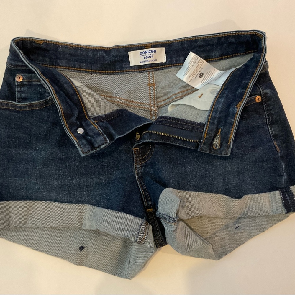 Levi High Rise Shorts sz 4 (371)